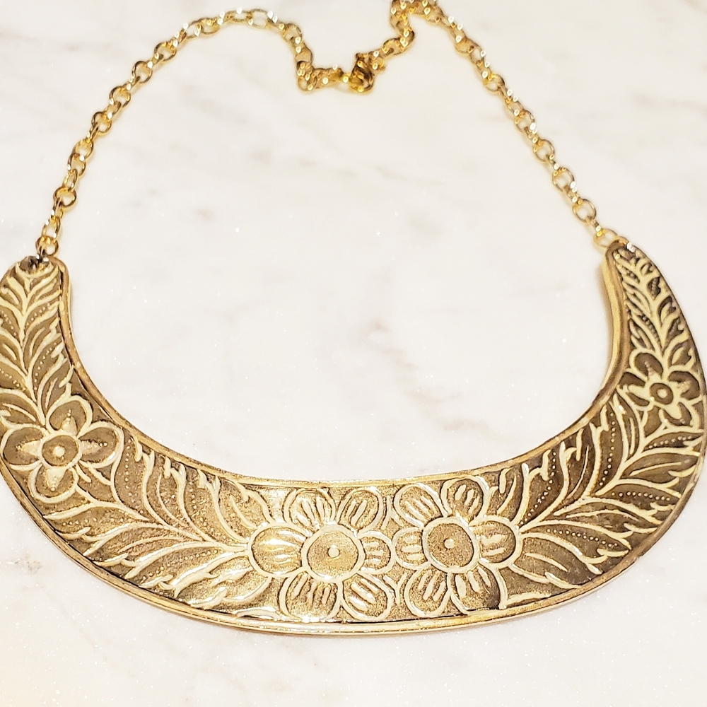 Vintage Signed Accessocraft Etched Floral Cream Enamel  Choker Necklace